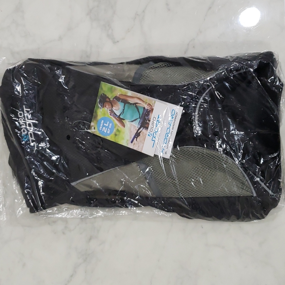ADURO SPORT HYDRO-PRO 2L (67 oz) Hydration Backpack!!